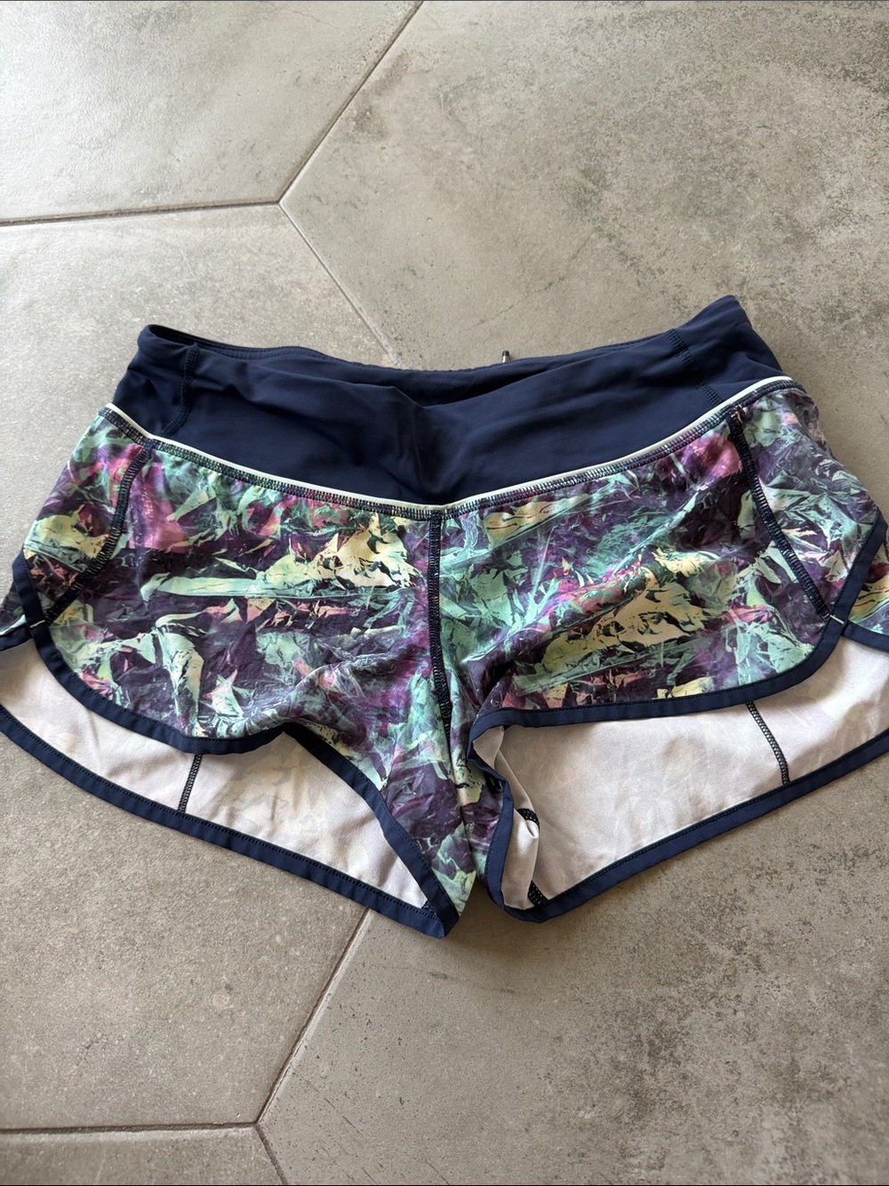 Lululemon Navy Print 2.5” Speed Athletic Shorts